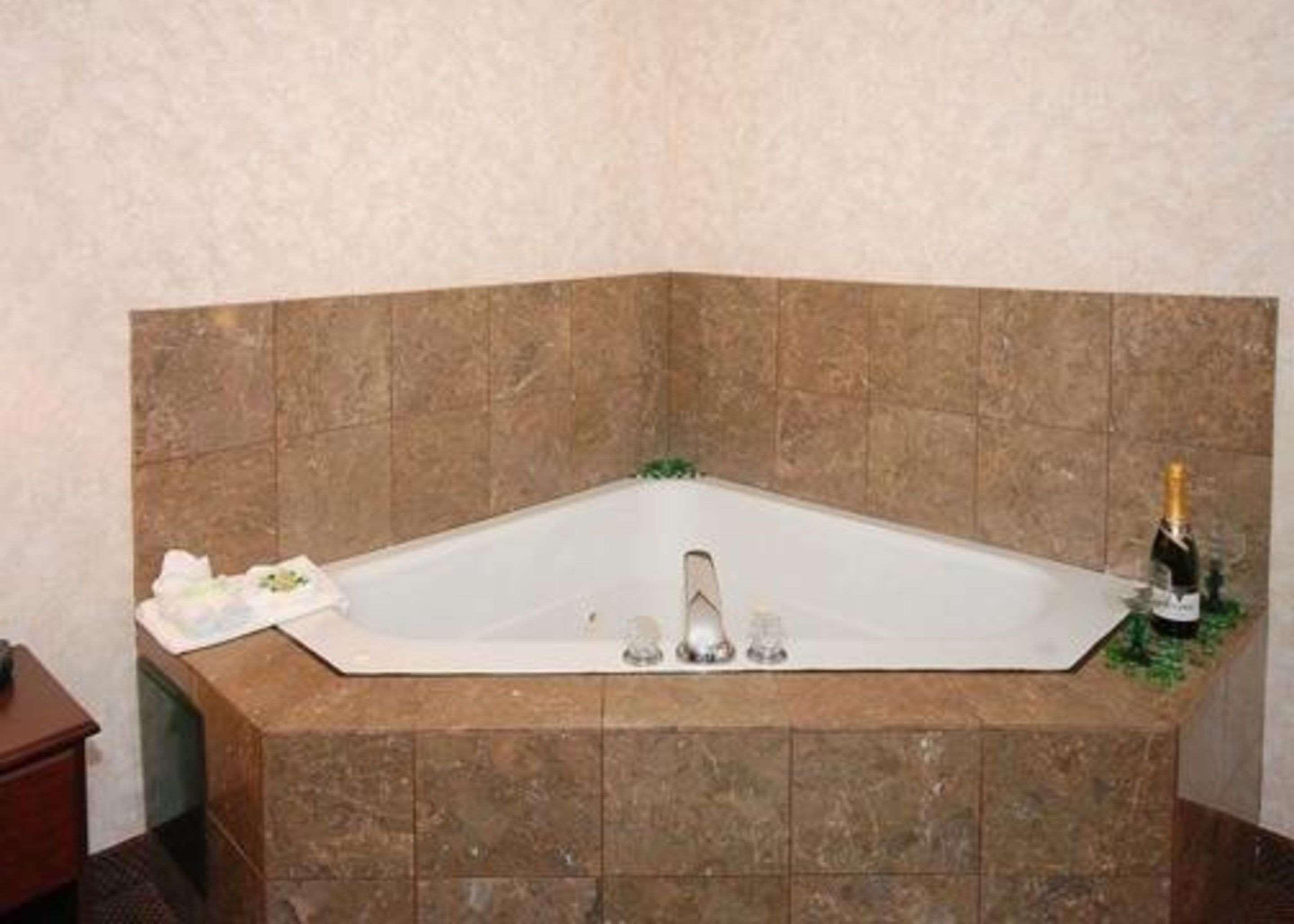 Quality Inn & Suites Tarboro - Kingsboro Екстериор снимка